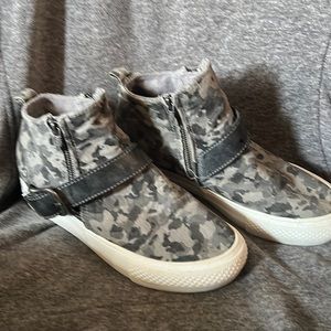 Blowfish ankle high black and gray camo. Womens size 8